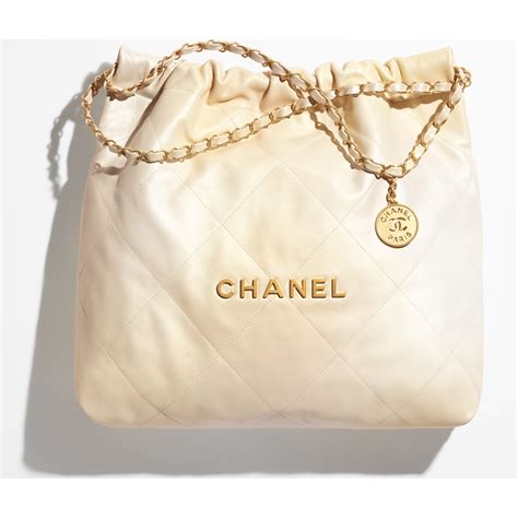 Chanel 22 mini handbag, Metallic calfskin & gold metal , green 